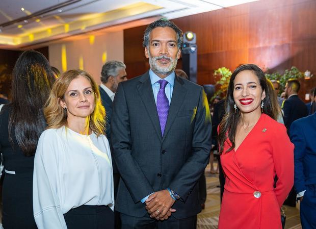 Mariela Cotum, Omar Batista y Giovanna Peguero.