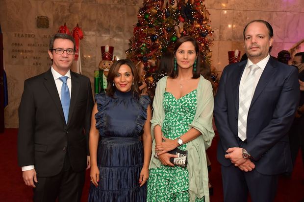 Osvaldo Oller, Bredig Disla, Laura Bobea y Napoleón Rodríguez.