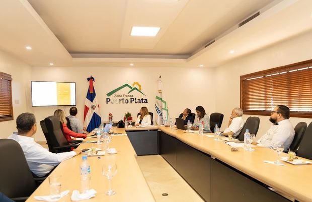 Consejo Zona Franca Puerto Plata presenta memoria de gestión 2022 durante su última reunión del año.