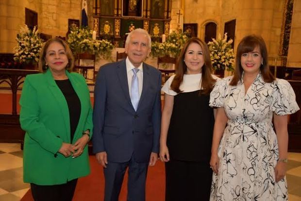 Luisa de Aquino, Emmanuel Esquea Guerrero, Jacqueline Viteri y Yanira Fondeur.