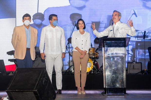 Daniel Hernández, David Collado, Raquel Arbaje y Luis Abinader.