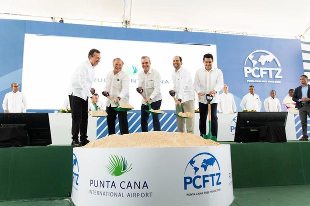 Víctor Bisonó, Frank Rainieri, Luis Abinader, Frank Elias Rainieri y David Collado.