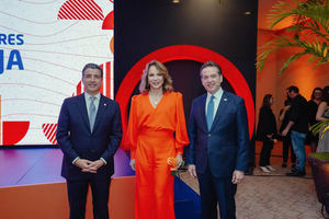 Christopher Paniagua, Milagros Germán y Víctor - Ito- Bisonó.
