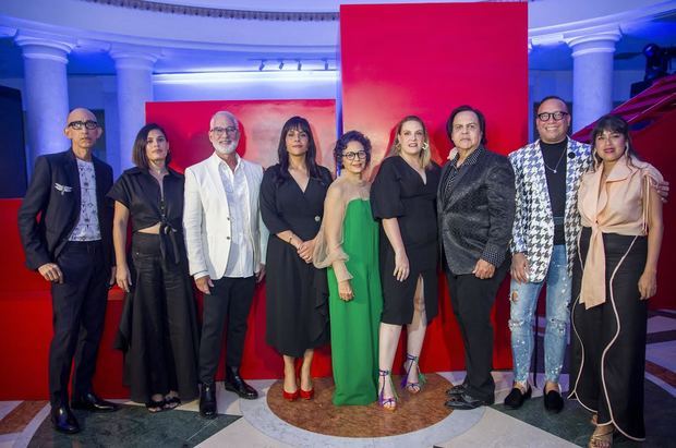 Julio Marcano, Carla Quiñones, Sully Bonnelly, Madelyn Martínez, Magaly Tiburcio, Cristina Cuadra, Leonel Lirio, José Jhan y Carolina Socías.