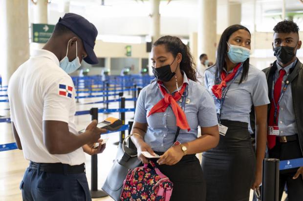 Aeropuerto Internacional de Punta Cana vacuna a todos sus colaboradores