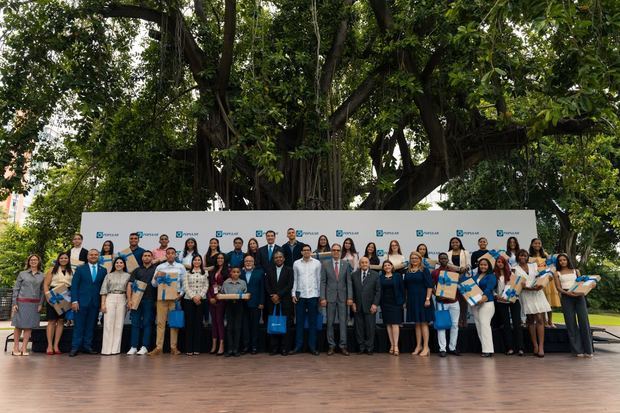 El Banco Popular otorgó 28 nuevas becas a jóvenes meritorios de escasos recursos.
