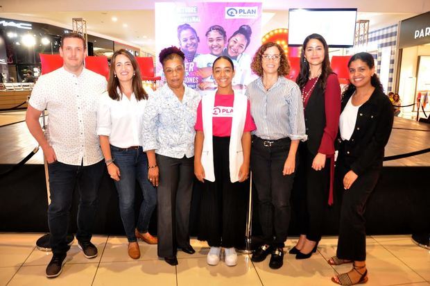 Gerrit Saen, Virginia Saiz, Santa Mateo, Elssy Rosso, Dilia Leticia Jorge, Laura Torres y María Victoria Khoury.