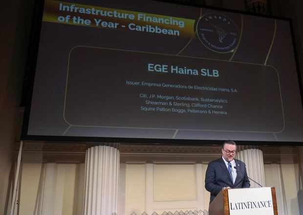 Rodrigo Varillas, director senior de Finanzas de EGE Haina, durante la ceremonia de premiación.