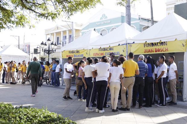 Cientos de niños aprovecharon las ofertas literarias del Festival.
