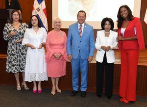 Karla Hernández, Elizabeth Mena, Margarita Mendoza, Porfirio Quezada, Rhina Ibert y Ruth Ocumárez.