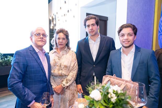 Héctor Gúzman, Patricia Portela, Carlos Portela y Juan Manuel Gúzman.