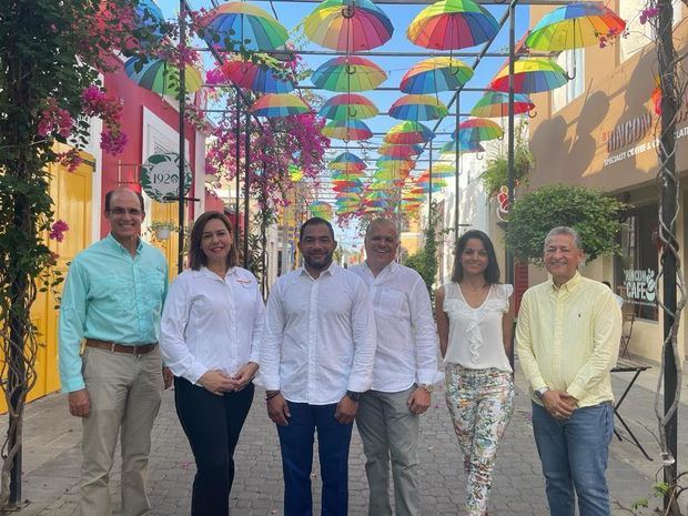 Manuel Finke, Birgitt Heinzen, Carlos Rodolí, César Josè de los Santos, Ambra Attus y Humberto Pichardo.