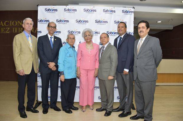 Ernesto Romero, Carlos Santos, Bolíva Troncoso, Diómedes Núñez, Juan Febles y Tony Raful.