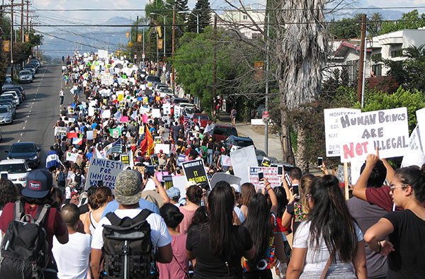 Acampada y marchas en California en solidaridad con las familias inmigrantes