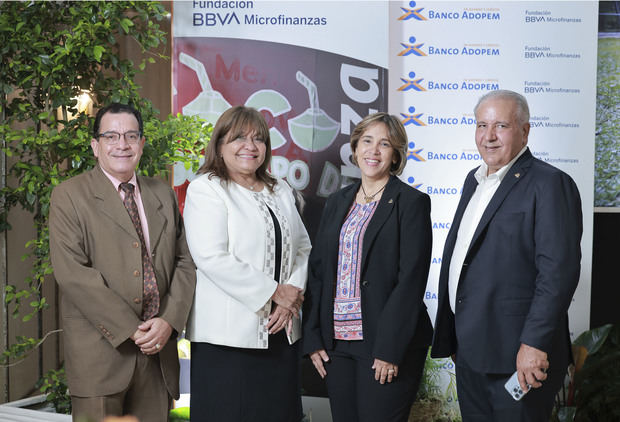 José Miguel Méndez, Eva Carvajal de Toribio, Mercedes Canalda de Beras-Goico y Ricardo Canalda.