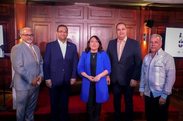 Alexis Beltré, Mario Núñez, Emelyn Baldera, Máximo Jiménez y Carlos Cepeda Suriel.