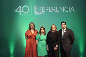 Cynthia León, Priscilla Kelly, Patricia León y Mark Kelly.