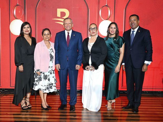 El doctor Leonardo Aguilera, presidente ejecutivo de Banreservas, encabeza el coctel de negocios con clientes de la región norte realizado en el Club Banreservas de Santiago.