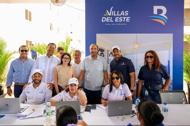 Samuel Pereyra, presidente ejecutivo de Banreservas, durante una visita a la feria inmobiliaria celebrada este fin de semana a en el proyecto inmobiliario Villas del Este.