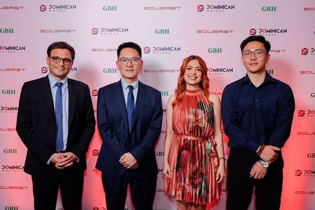 Sebastián Proux, Dong Zhou, Ashley Portes y Wu Fan.