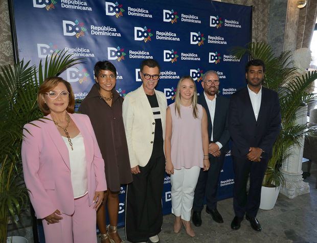  Aida Virginia Martínez, directora de la OPT de RD en PR; Ichanell Rodríguez coordinadora de RD Bridal Week; Sócrates McKinney Presidente de RDBW; Estela Coiscou, directora comercial del Kimpton Las Mercedes; Carlos Bermúdez , Presidente San Juan Moda y Jaime Montilla director estrategia MITUR.
 