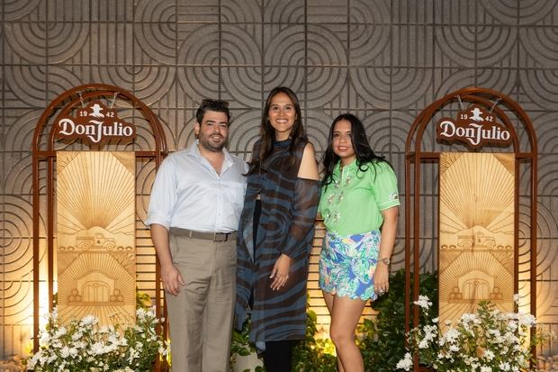 Simon de los Santos, Maria Teresa Gonzalez y Vanessa Languasco Mendez.