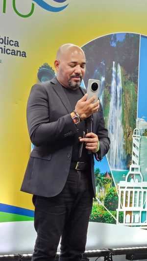 Isaac Ramírez imparte el taller ‘Tendencias, beneficios y desafíos de la inteligencia artificial en la industria turística’.   