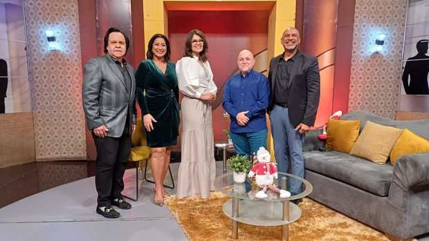 Leonel Lirio, Gilby Pourde, Salvador Batista y Javier Noguera conversan con Yenny Polanco Lovera sobre moda, turismo y creatividad en el especial de Navidad en Fiestas y Personalidades 2025.