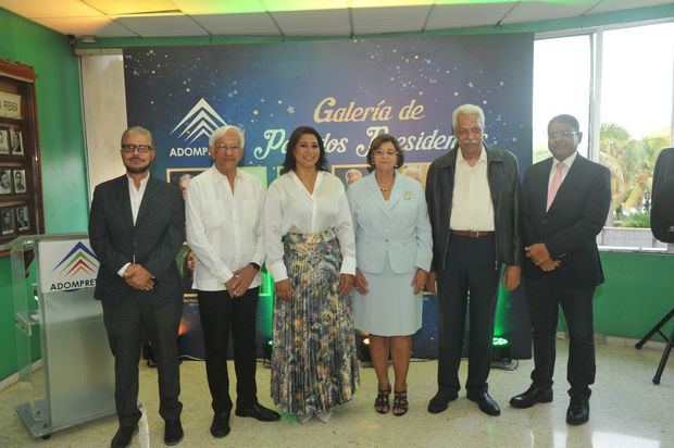 Los pasados presidente de Adompretur  Luis José Chávez, Osvaldo Soriano, Yenny Polanco Lovera, Dania Goris, Luis Ernesto Simó y José María Reyes.