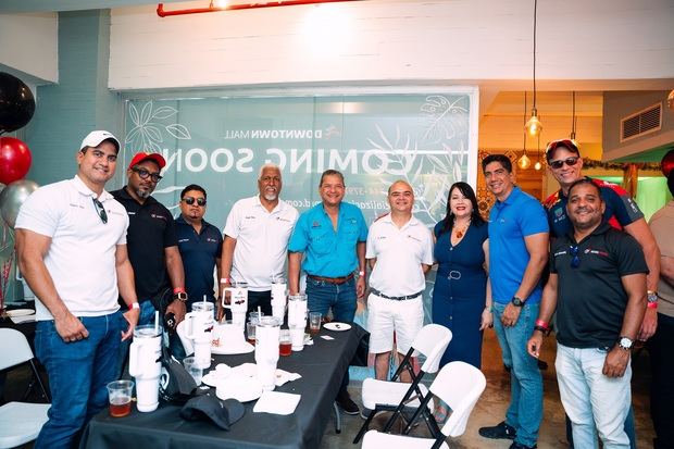 Eduardo Aquino Jose Minier, Oscar Reyes, Angel Soto, Ignacio Glass, Carlos Frias, Sulin Lantigua de Glass, Abel Aquino, Juan Carlos Mejia y Hector Bobadilla.