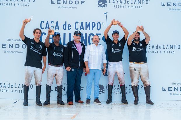 Equipo Ganador - Alex Schad (Jr.), Gilberto Constanza, Dr. Jose Lopes, Wladimir Lendof, Santiago Otamendi y Julio Lopez.