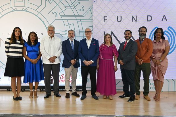 Laura Mella, Maria Moreta, Gustavo Bergés, Etienne Sánchez Bergés, Don Luis Sánchez Noble, Mildred Josefina Bergés de Sánchez Noble, Ariel Sánchez Bergés, Ricardo Sánchez Bergés y Triana Aybar.