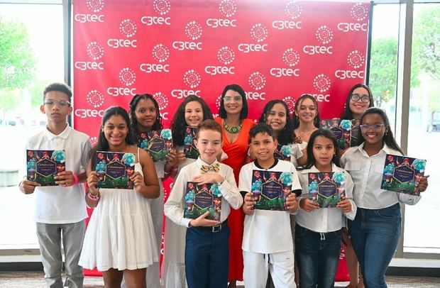 Keila González Báez Junto a Autores del FAM.