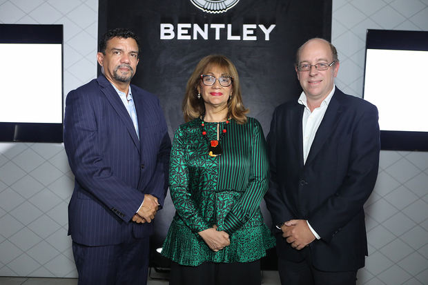 Carlos Martínez, Milagros Abreu y Enrique García.