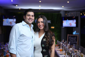 Sarah L&#243;pez y Munir D&#225;jer celebran con sus amigos Masterclass de Bombay Sapphire 