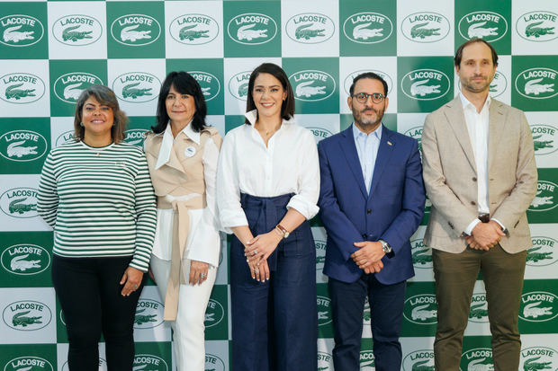 Marielena Velarde, Orietta Read de Méndez, Pamela Cheda Read,Carlos Núñez y Fabien Gourdon.