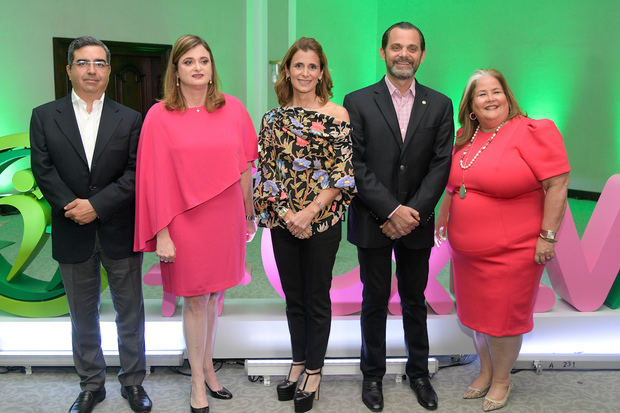 Rodrigo Vitienes, Ana Cristina Bonetti, Ligia Bonetti, José Miguel Bonetti y Lil Esteva.