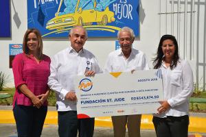 Martí y Sunix entregan donativo a la Fundación St. Jude