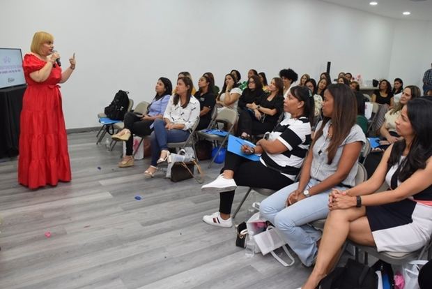 Rommy Grullon en el conversatorio Copas y Reinas.