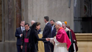 Raquel Peña se reúne con líderes mundiales en la solemne misa del nuevo papa en la Plaza de San Pedro