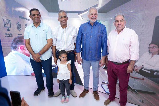 Joel Santos encabezó un recorrido en la FIL 2025 junto a Rafael Salazar, Rolando Muñoz y Edwin Rafael García Cocco.