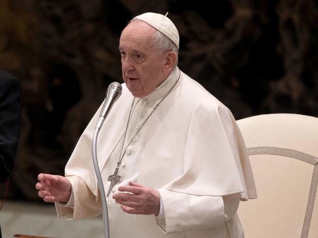 El papa promulga la nueva Constitución que reforma el Gobierno de la Iglesia
 

 