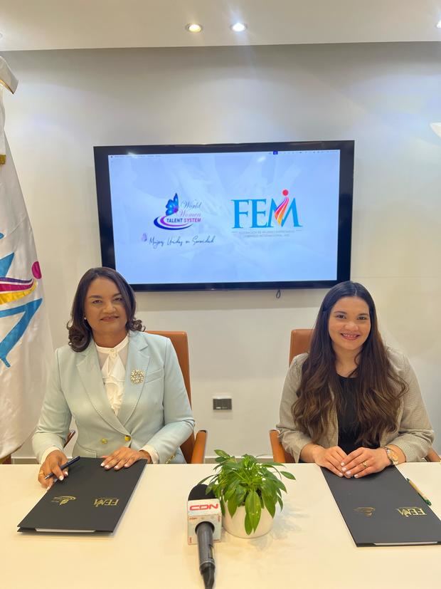 Rossy Escotto  Minaya y  Alejandra  Herrera Directora del Capítulo Rep. Dom, de la Worl Woman Talent Sistems-WWTS
