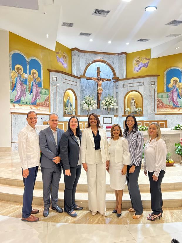 Carlos Ramón Durán Espaillat, Carlos Ramón Durán Espaillat, Alberto Durán Espaillat, Josefina Duran Espaillat, Y Maria Luisa Durán Espaillat, Rossy Escotto,  Derisee De León y Emma Rodríguez.