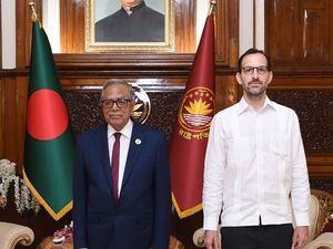 David Puig presenta sus cartas credenciales al presidente de la República Popular de Bangladesh