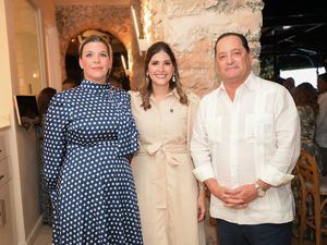 Margarita De Moya, Claudia Defilló y Mariano Sanz.