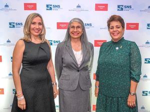 Irma Mauriz, Lupe Salazar y Virginia Laureano.