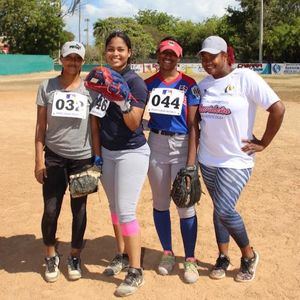 Fundacion Central Barahona apoya el softball femenino en las comunidades donde tiene incidencia.