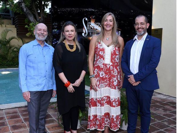 Eduardo Villanueva, Margarita Miranda de Mitrov, Marisol Rodríguez Copello e Ignacio Peñalver.