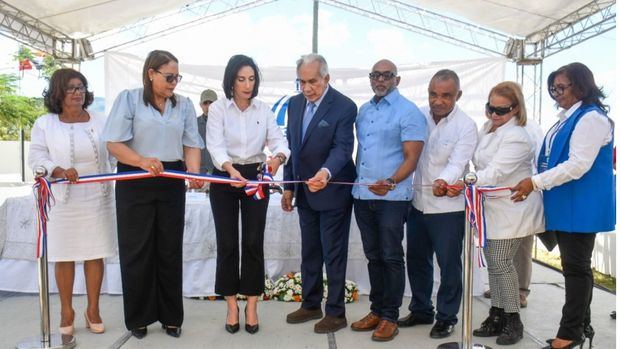 La inauguración del El Hogar Permanente del adulto Mayor, Las Matas de Farfán,